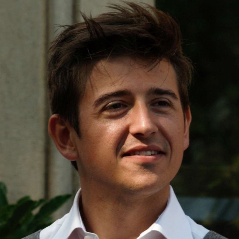 Julian Baker headshot